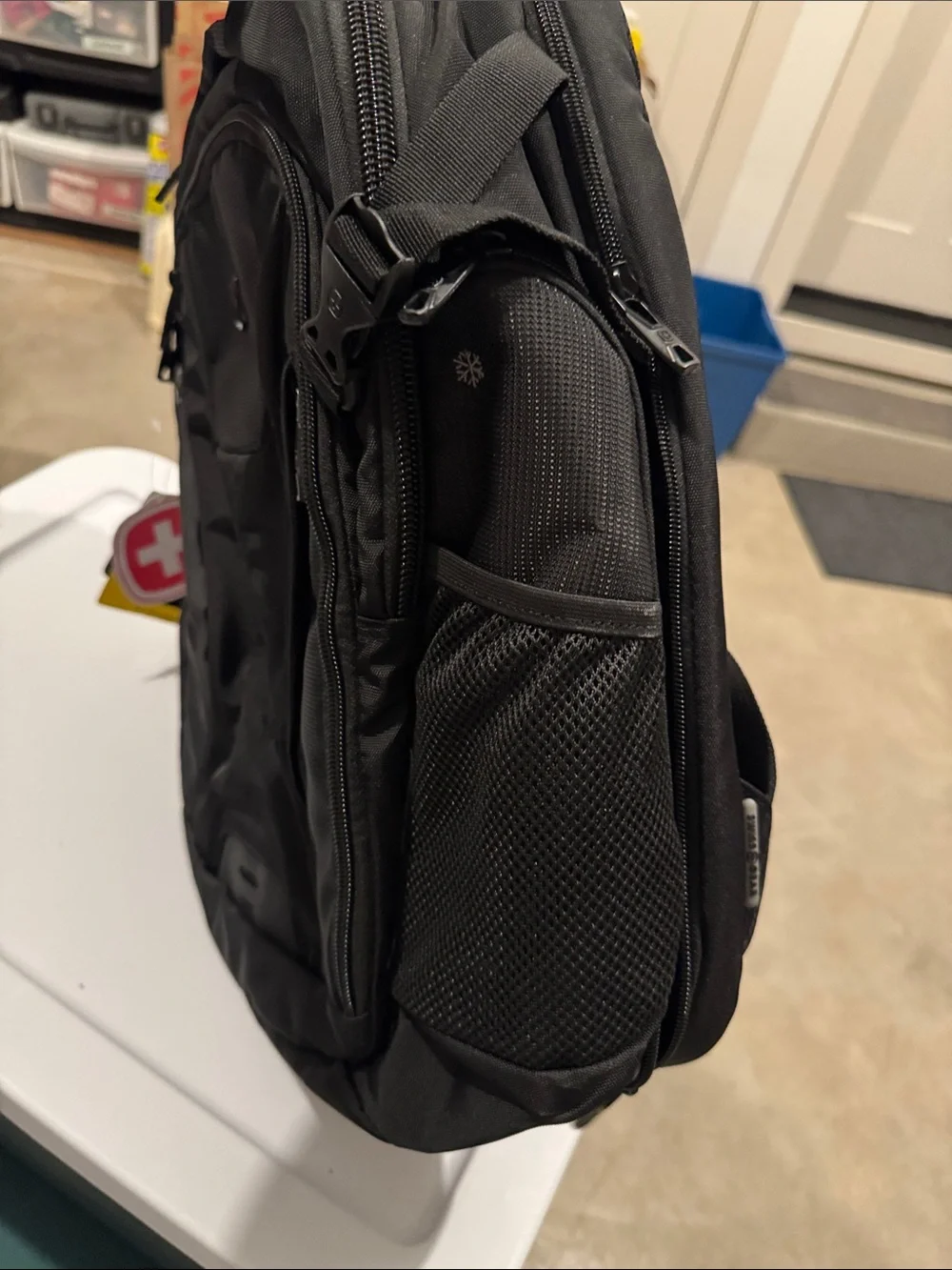 SwissGear Black Backpack with Multiple Compartments and Padded Straps